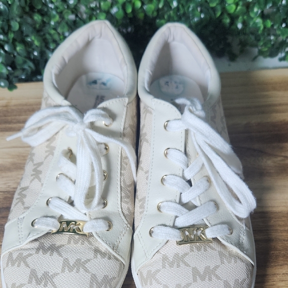 Michael Kors Cream Sneakers Size 5.5 - Picture 6 of 10